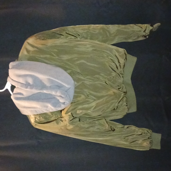 Hooded bomber - Picture 2 of 4